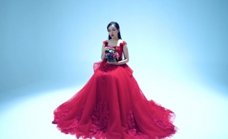  “Thiên thần Bolero” Quỳnh Trang được Mạnh Quỳnh và Phi Nhung ưu ái hết nấc trong MV mới