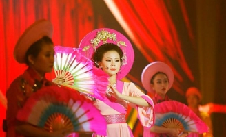 “Thiên thần Bolero” Thiên Hương không ngủ để quay MV xuân mới