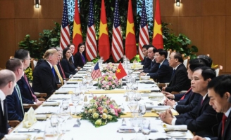 Thủ tướng Nguyễn Xuân Phúc đãi tổng thống Trump món chả giò tôm thịt