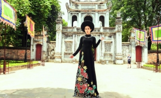 Thùy Trang yêu kiều quý phái giữa Văn Miếu Quốc Tử Giám trong Áo dài Việt Hùng