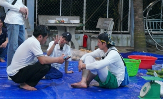 Tiến Luật cãi nhau với ekip sản xuất vì tính từng đồng khi mưu sinh