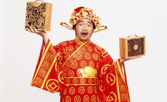 Tiến Luật hóa thần tài đem Đông trùng Hạ thảo Kim Cương Vàng sức khỏe cho mọi người