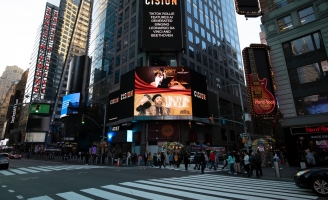 TIKTOK ROLLIE xuất hiện tại Times Square - New York