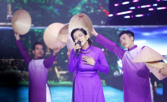 Tình Bolero 2019: Thể hiện giọng Huế, Phạm Hương gây bất ngờ cho giám khảo