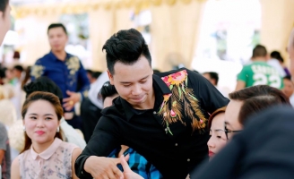 Tình huống bất ngờ trong đám cưới khiến cô dâu ôm mặt khóc nức nở