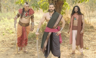 Tình Sử Quân Vương: Tình yêu của vị vua chiến binh bất ngờ bị cha ruột xuống tay