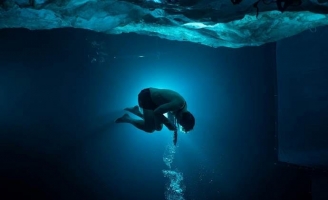 Tom Cruise 62 tuổi vẫn tự lặn 10 mét trong phim mới