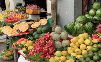 Trái cây mất giá nông dân muốn khóc, tiểu thương âm thầm ăn lãi đậm