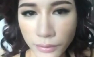 Trang Trần live stream nói Lan Khuê loại người không thuyết phục, khen next top toàn cao thủ