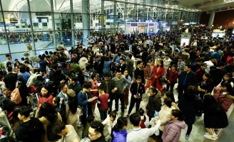 Tránh mua vé máy bay Tết quá cao, nhiều khách chọn bay “lệch” cao điểm