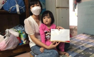 Trao hơn 68 triệu đồng đến bé Phạm Vũ Ánh Dương mắc căn bệnh ung thư máu