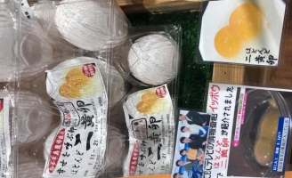 Trứng gà sinh đôi 'cháy' hàng vì khách Việt săn lùng tẩm bổ