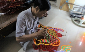 Trung thu, xóm lồng đèn giấy ở Sài Gòn vẫn chộn rộn cạnh tranh hàng Trung Quốc