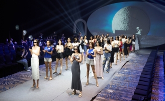 Trước giờ G “Into The Cosmo Fashion Show”