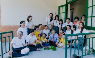 Trương Tri Trúc Diễm cùng Quyền Linh, Phương Thanh đến thăm làng trẻ em SOS