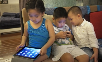 Tuổi nào trẻ được dùng smartphone?