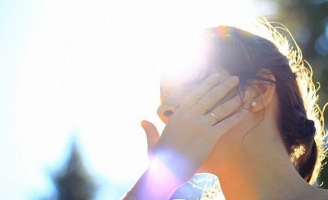 Uống nước đá, tắm gội ngày nắng nóng dễ gặp những nguy hiểm này