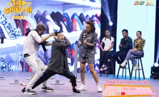 Võ Tấn Phát chứng nào tật nấy, túm tóc bạn diễn trên sân khấu