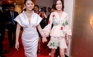 Xa Thi Mạn và Lý Nhã Kỳ thân thiết trên thảm đỏ 