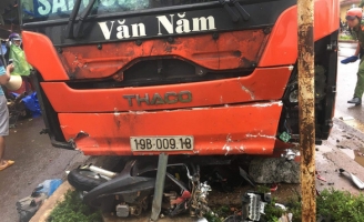Xe giường nằm lao vào cổng chợ Chư Sê tông 3 người chết