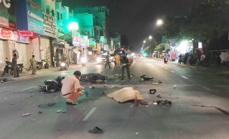 Xe máy tông nhau ở Sài Gòn, 2 người tử vong