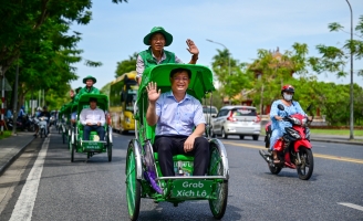 Xích lô Huế khoác áo mới trên nền tảng Grab