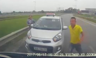 Xử lý tài xế taxi đi ngược chiều còn đòi hành hung người khác